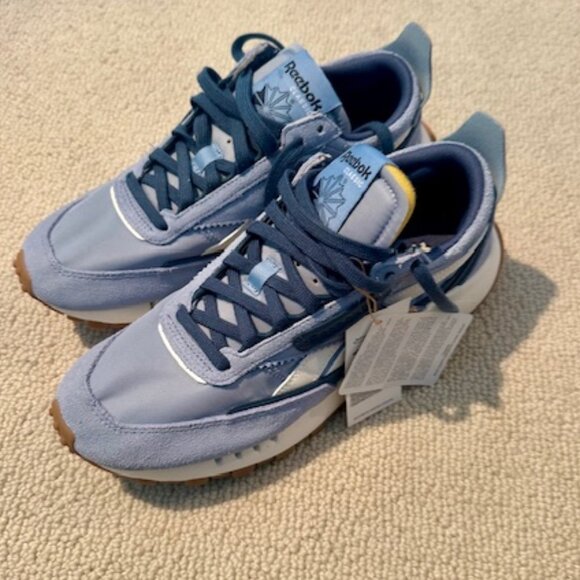 Reebok CL Legacy size 7 NWT Sneakers Fit 8.5 womens - Picture 1 of 3